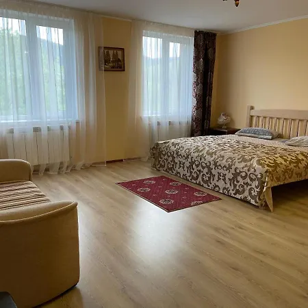 Готель карпатський замок