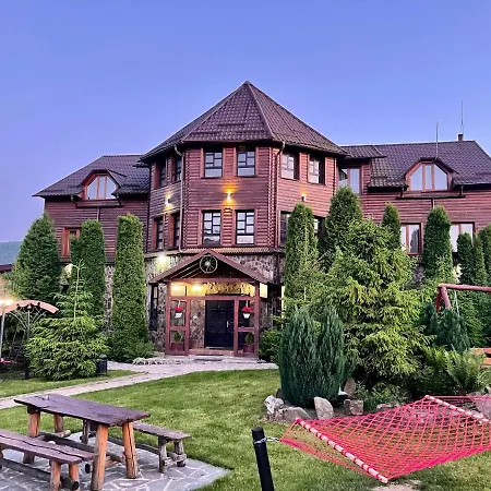 карпатський замок Hotel Rozluch