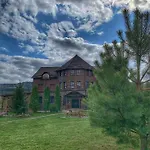 Hotel карпатський замок *