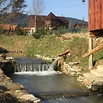карпатський замок Hotel Rozluch