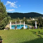 карпатський замок Hotel