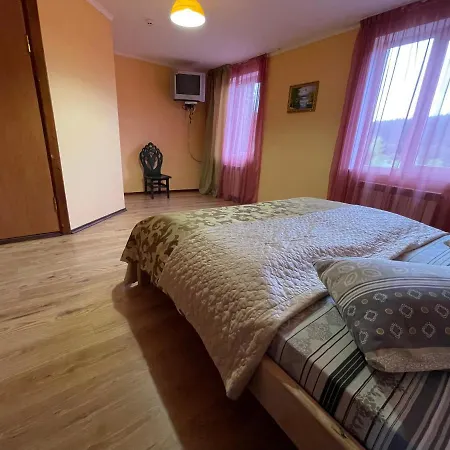 карпатський замок מלון