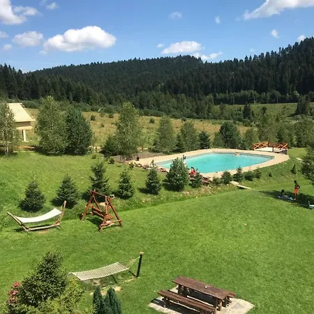 карпатський замок מלון Rozluch