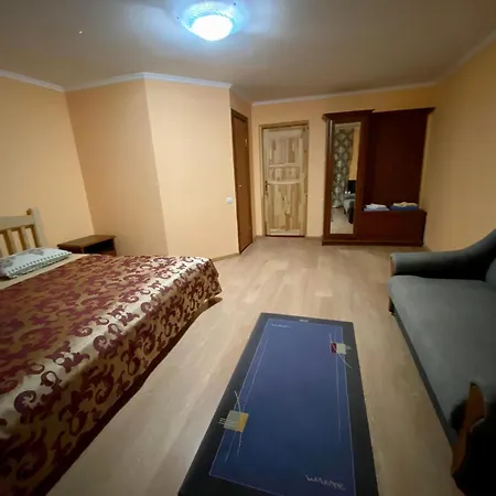 карпатський замок מלון Rozluch