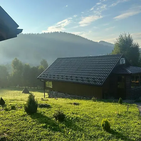 карпатський замок מלון Rozluch