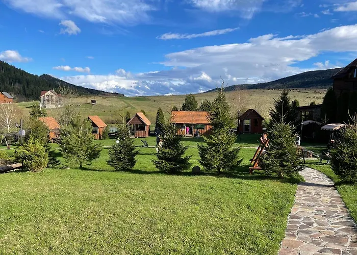 карпатський замок מלון Rozluch