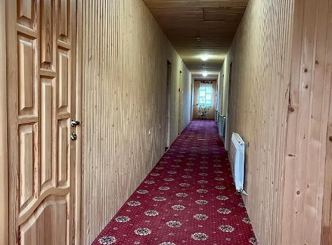 карпатський замок מלון Rozluch