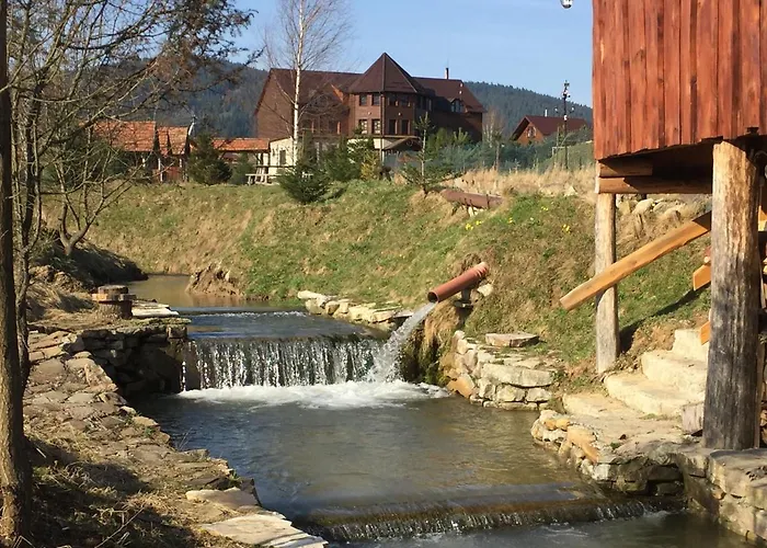 карпатський замок מלון Rozluch